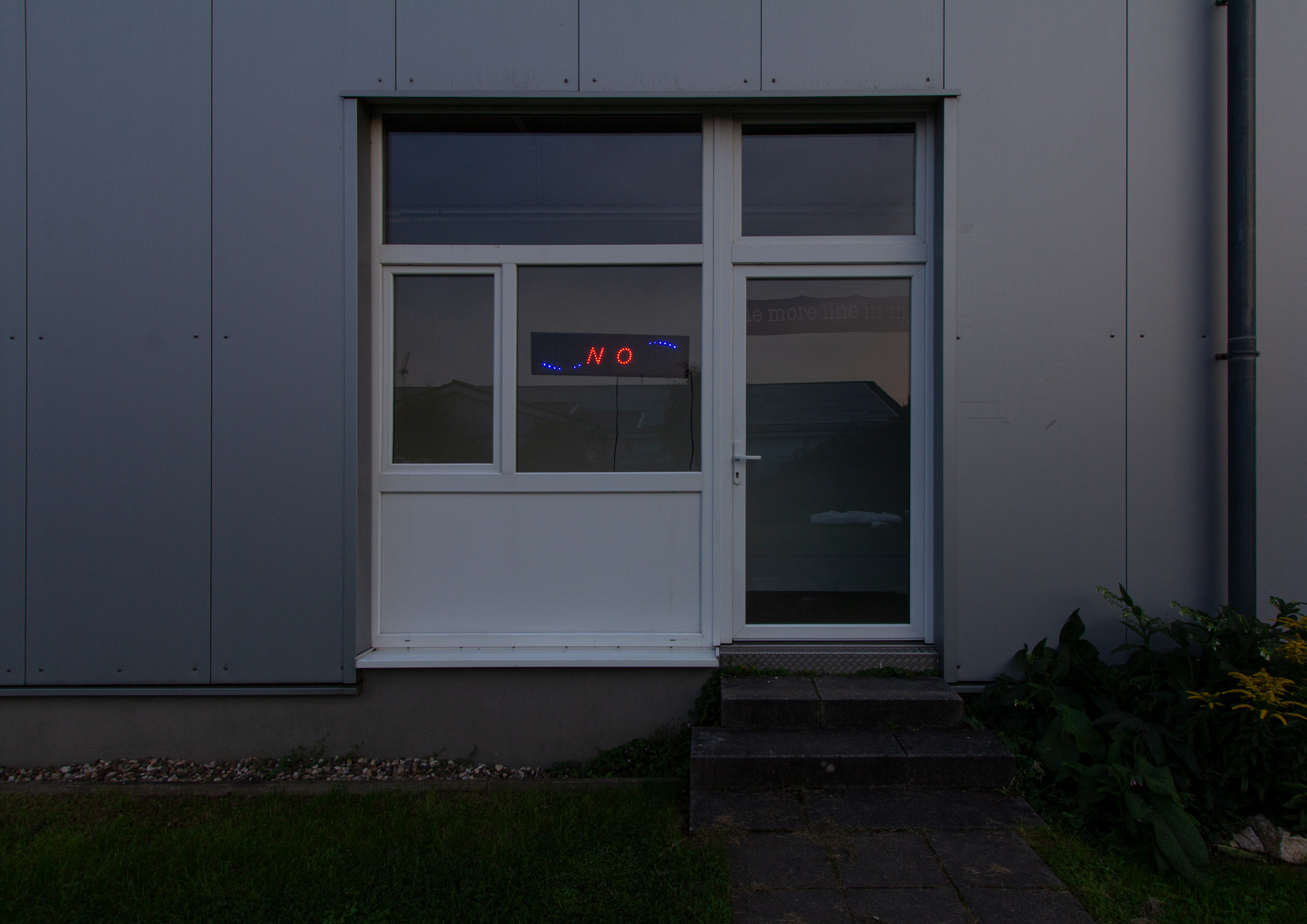Manuel Boden, NO, 2022, zwei LED “OPEN” Schilder, 96 x 25 x 3 cm